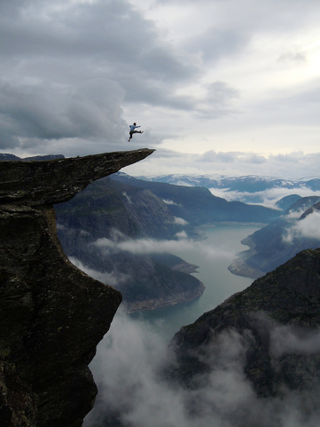 Illustration for article titled Beautiful Norwegian cliff is a nightmare for those afraid of heights
